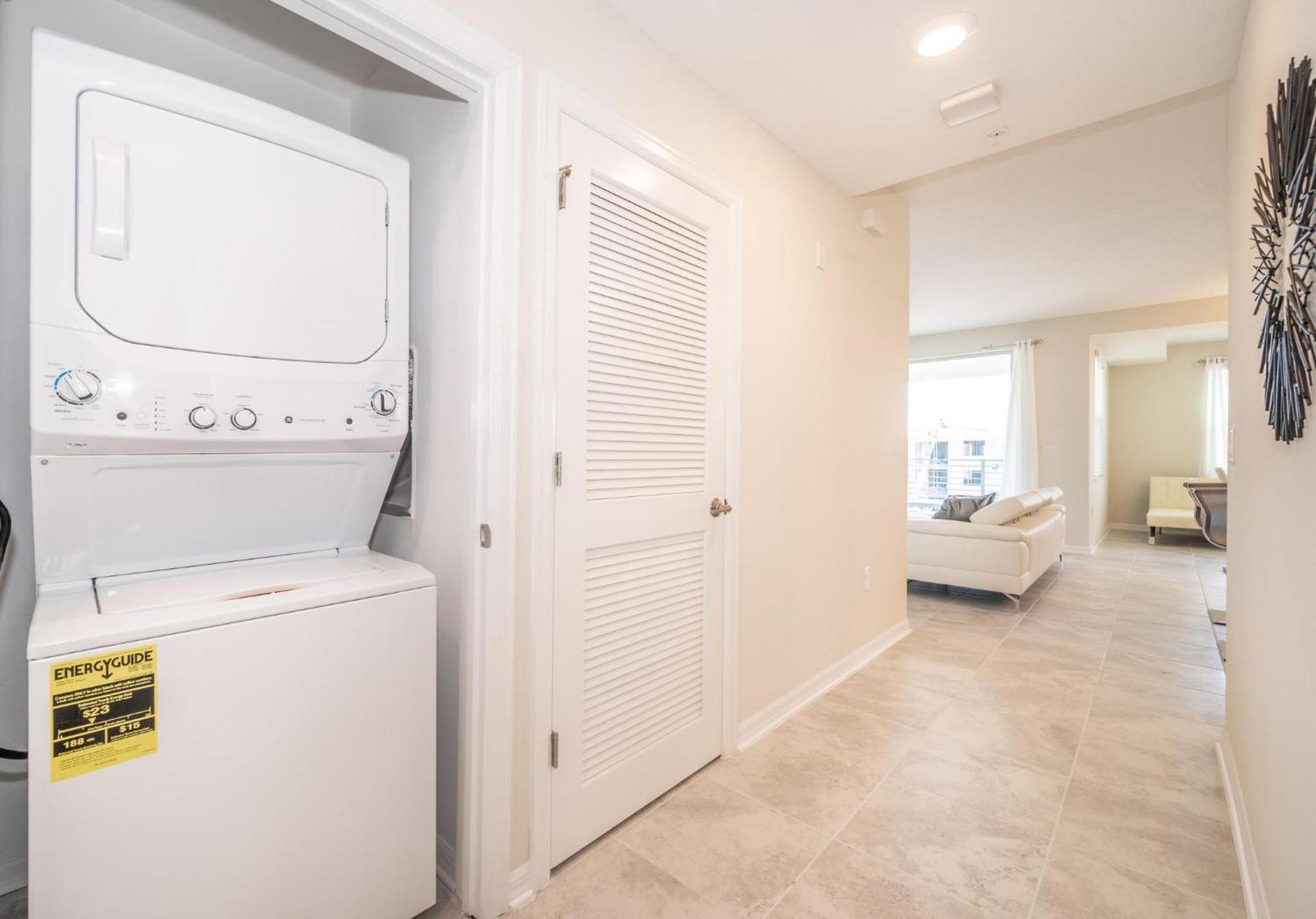 3120-303og Storey Lake, 2/2 Garden View