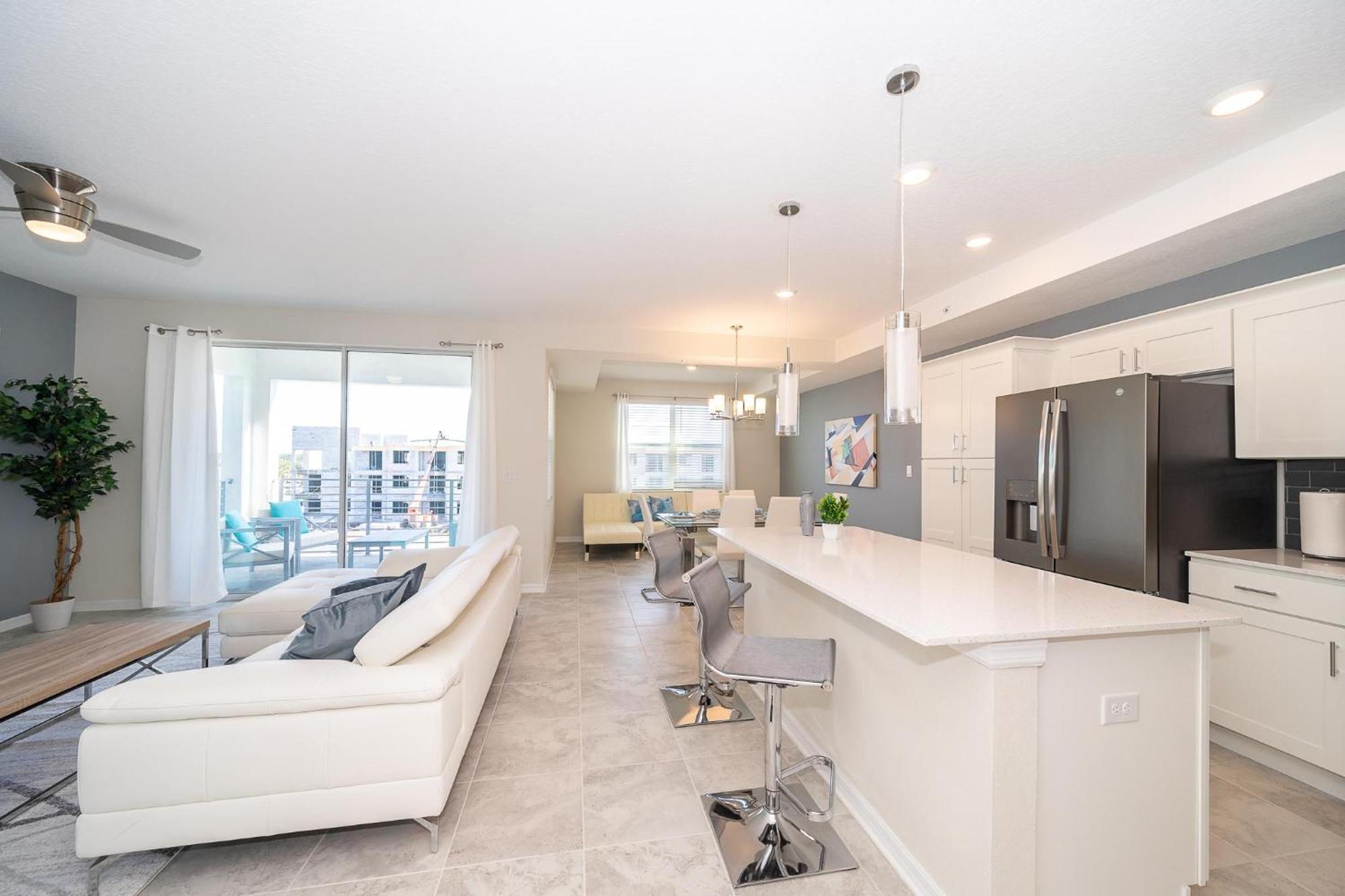 3120-303og Storey Lake, 2/2 Garden View